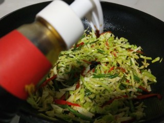 蔬菜卷,加入适量蚝油提鲜