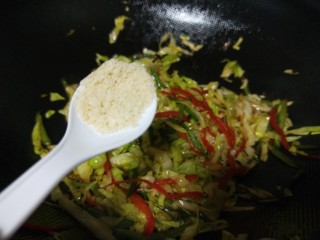 蔬菜卷,出锅前加入适量鸡精提味儿