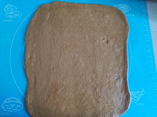 红糖面包,然后擀成长方形薄片