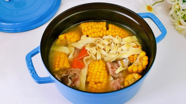 胡萝卜筒骨汤,这样一锅营养丰富的汤就好啦！