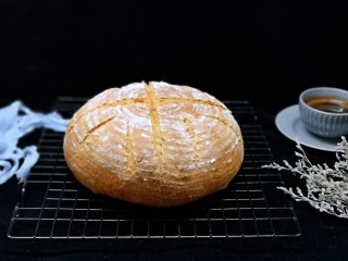 红糖面包,戴上隔热手套取出烤盘，好吃不腻。