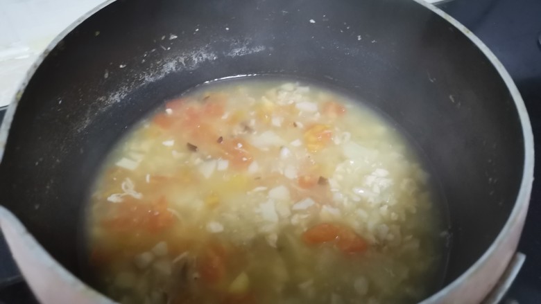 蘑菇鸡肉浓汤,汤汁浓郁