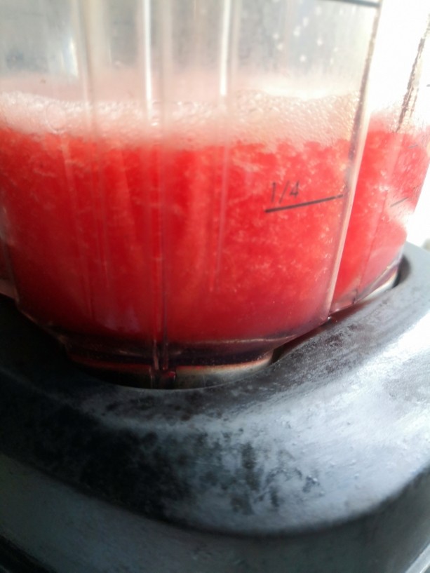 西瓜冻,放料理机里榨汁