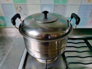 八宝粽,因为已经用水泡过，所以只要煮四个小时就完全软糯了！