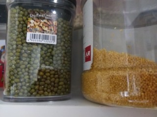 绿豆南瓜粥,准备小米，绿豆