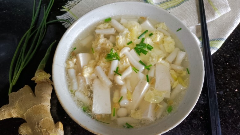 海鲜菇豆腐汤,成品