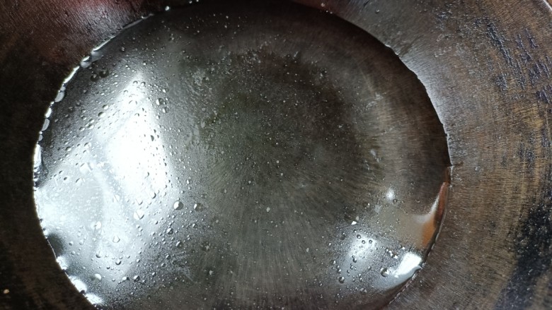 海鲜菇豆腐汤,起锅烧水