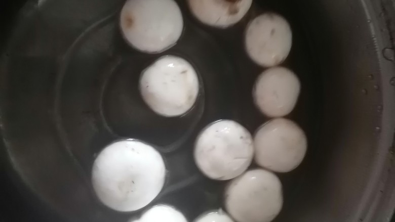 口蘑炒蛋,洗干净口蘑