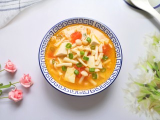 海鲜菇豆腐汤,味道不错哦！