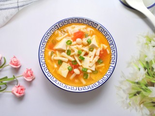 海鲜菇豆腐汤,清淡好喝。