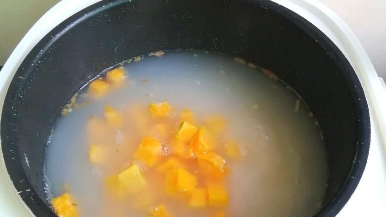绿豆南瓜粥,加入南瓜，再煮20分钟