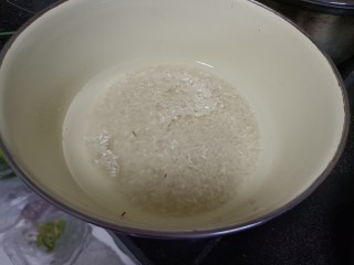 绿豆南瓜粥,大米洗净