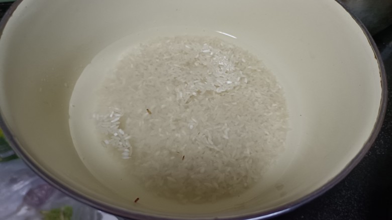 绿豆南瓜粥,大米洗净