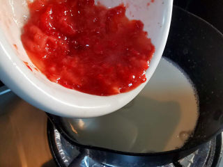 草莓果冻,加入草莓泥