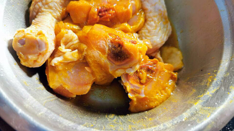 咖喱土豆鸡块,腌制15分钟