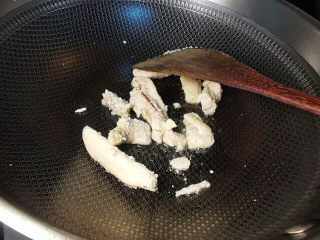 酥炸蘑菇,留下的底油炒香鱼籽