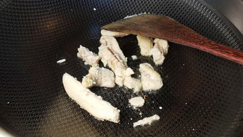 酥炸蘑菇,留下的底油炒香鱼籽