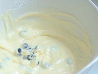 蓝莓酸奶马芬,混合均匀
