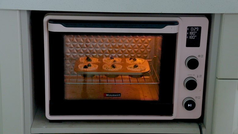 蓝莓酸奶马芬,烤箱上下火180℃，提前预热10分钟，预热好放入蛋糕，烤25分钟