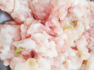 米饭杀手——肉沫酸豆角,一块五花肉剁成肉沫。