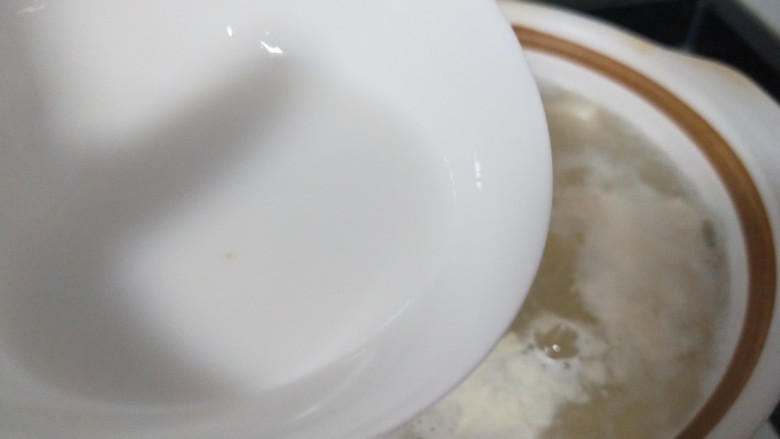 豆腐蛋花汤,加入适量水淀粉