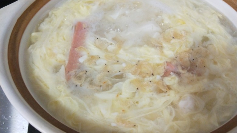 豆腐蛋花汤,搅拌在炖煮一分钟