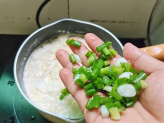 豆腐蛋花汤,出锅味撒些葱花