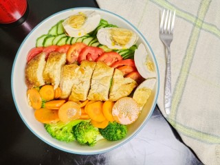 鸡胸肉蔬菜沙拉