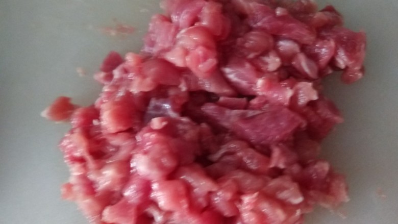 水晶饺子,猪肉剁成肉馅。