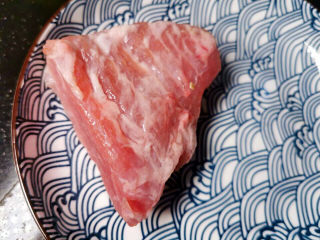 彩椒炒肉丝,猪瘦肉，这个是俗称二层肉，堪比里脊