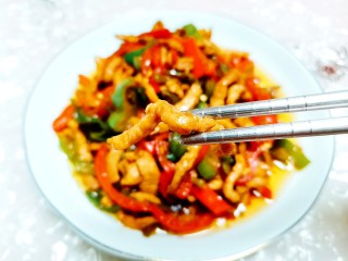 彩椒炒肉丝,鲜嫩可口的一道下饭菜！