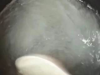 火龙果酸奶冰粉,搅拌均匀继续烧开