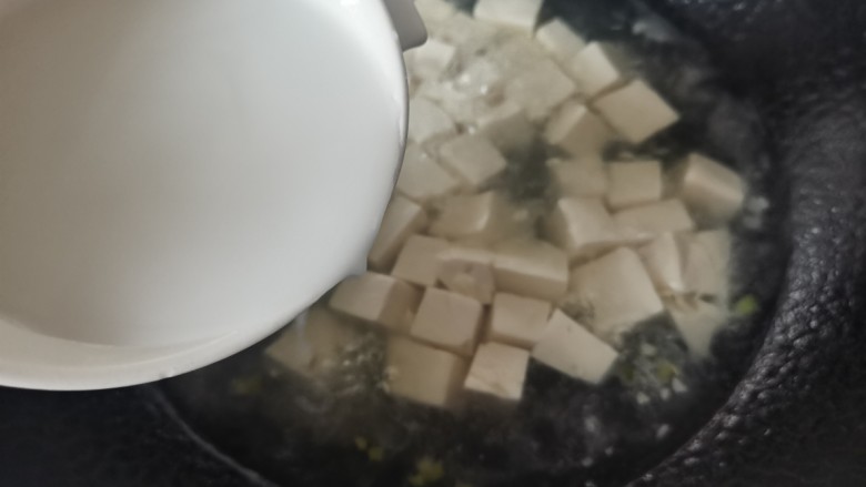 豆腐鸡蛋汤,烧开两分钟淋入少许淀粉水