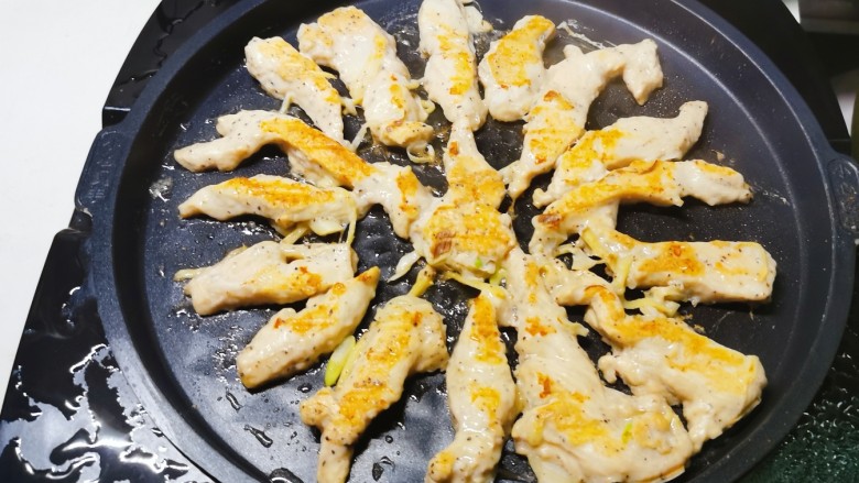 咸香鸡,上下盘同时加热，约4分钟两面金黄即可出锅。