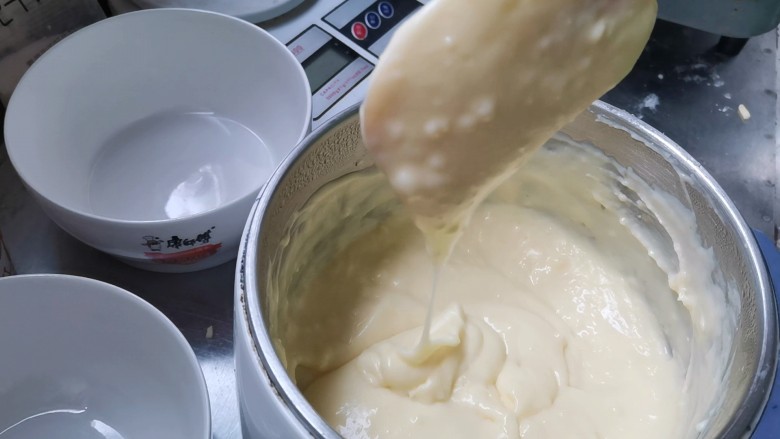 网红豆乳牛奶冰糕,搅拌至浓稠的状态，即可关火
