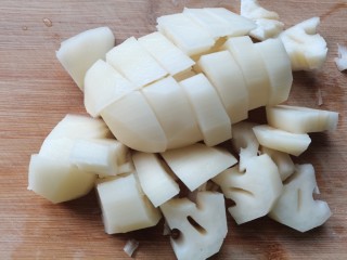 蒜蓉豆豉蒸排骨,藕去皮切成小块