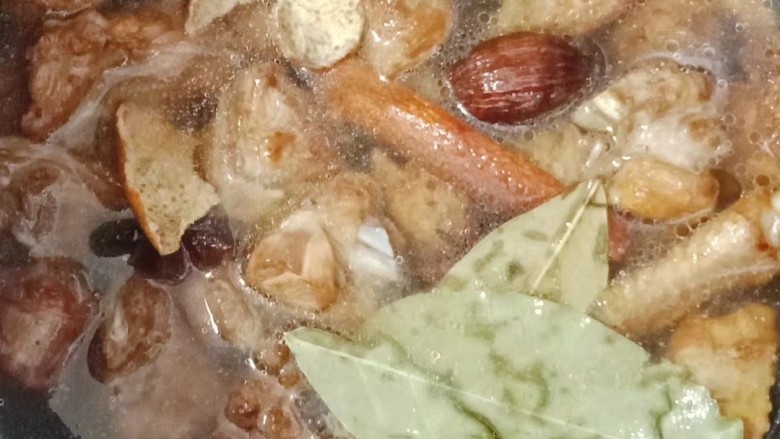 电饭煲冬瓜焖鸭,加入没过鸭肉的热水