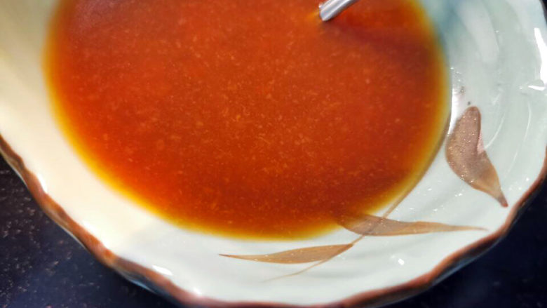 韭菜豆芽炒粉丝,加水调匀，就是炒粉丝的酱汁