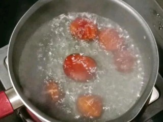板栗双豆浆,板栗划十字，放入开水中煮五分钟