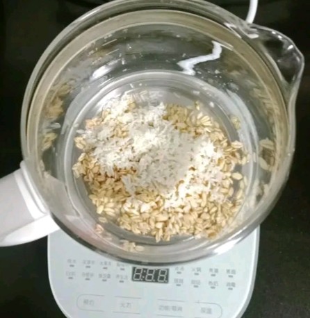 奶香水果燕麦粥 (宝宝辅食）,大米燕麦倒入养生壶