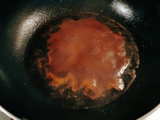 家常拌面,烧开即可关火出锅，葱油汁备好。