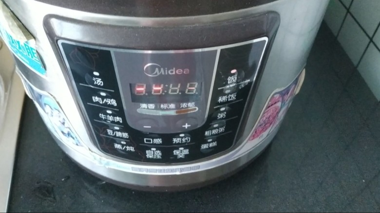 红枣切糕,放入电压力锅，按下米饭键