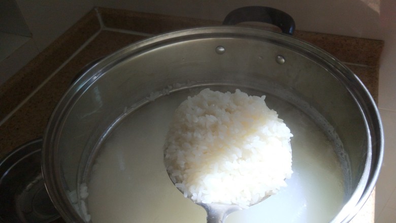 红枣切糕,捞出来米控水分。