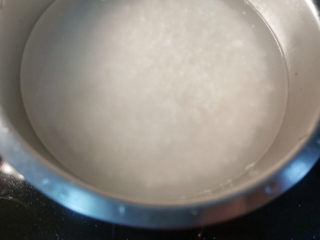 红枣切糕,大米洗净，浸泡一个小时