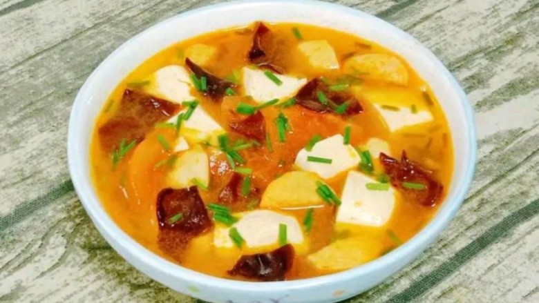 番茄鱼丸豆腐汤,一道营养又开胃的番茄鱼丸豆腐汤就做好了～