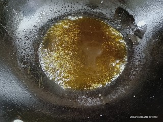 葱花炒鸡蛋,起锅烧油
