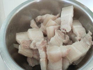 香菇肉片煲,捞出来控水。