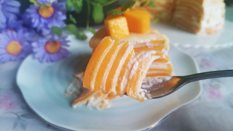 芒果千层蛋糕（薄饼机版）,果香浓郁又充满奶香的芒果千层蛋糕就做好了