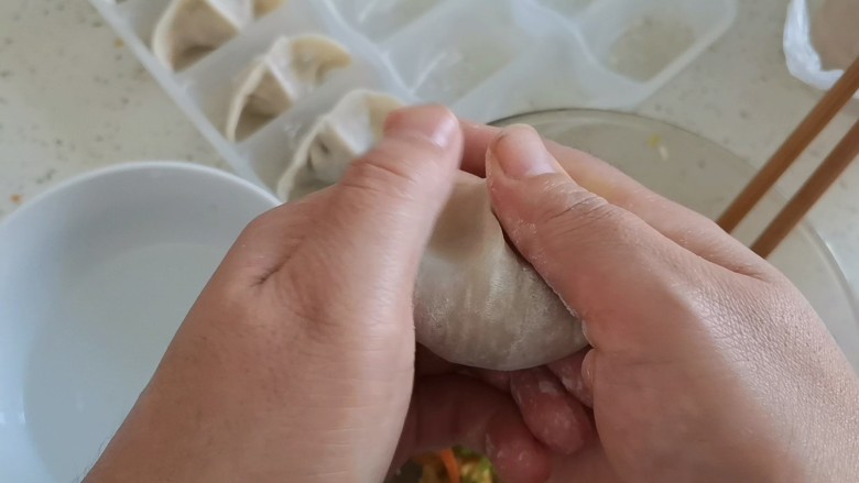蛤蜊水饺,包成自己喜欢的饺子形状