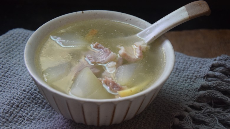 冬瓜瘦肉汤,一道清淡的冬瓜瘦肉汤就做好了。
